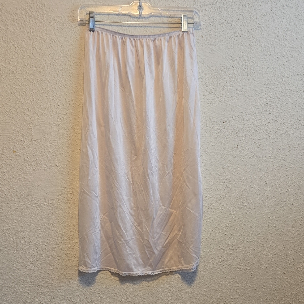 B10 Vanity Fair White Midi Slip Sz Med
